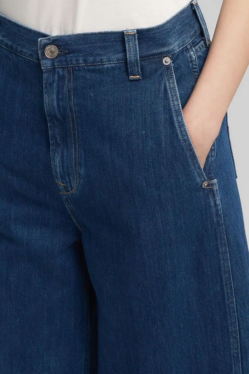 Wide-leg Jeans