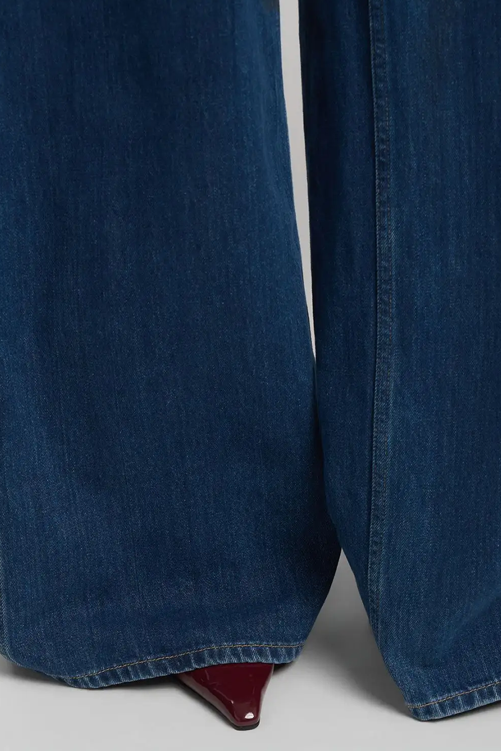 Wide-leg Jeans